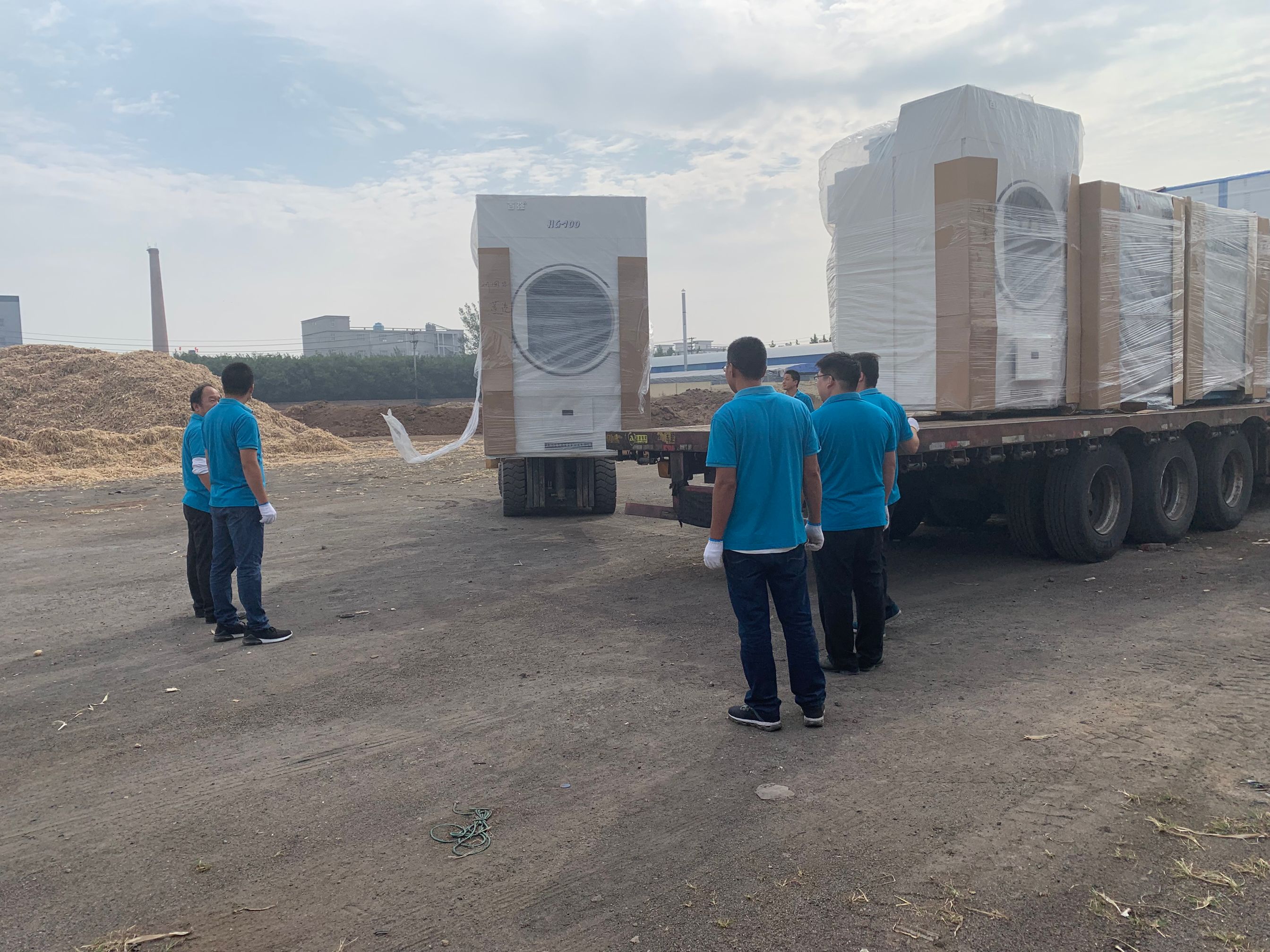 洗衣房洗滌設備送貨現場圖片